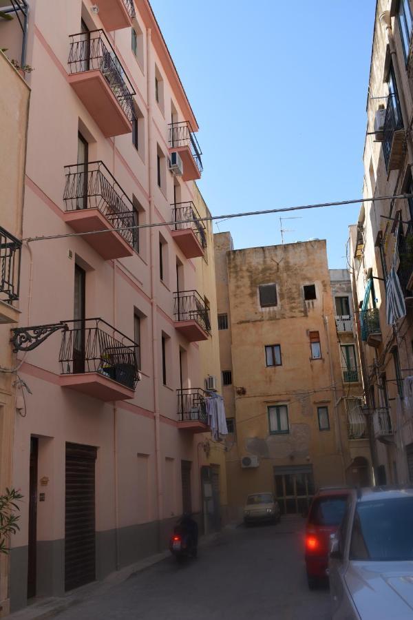Al Civico 1 Apartments Trapani Buitenkant foto
